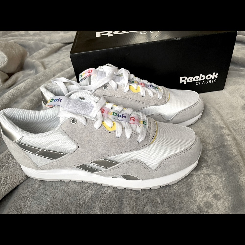 SoulCycle x Reebok Exclusive White/Grey Sneaker - Picture 1 of 13
